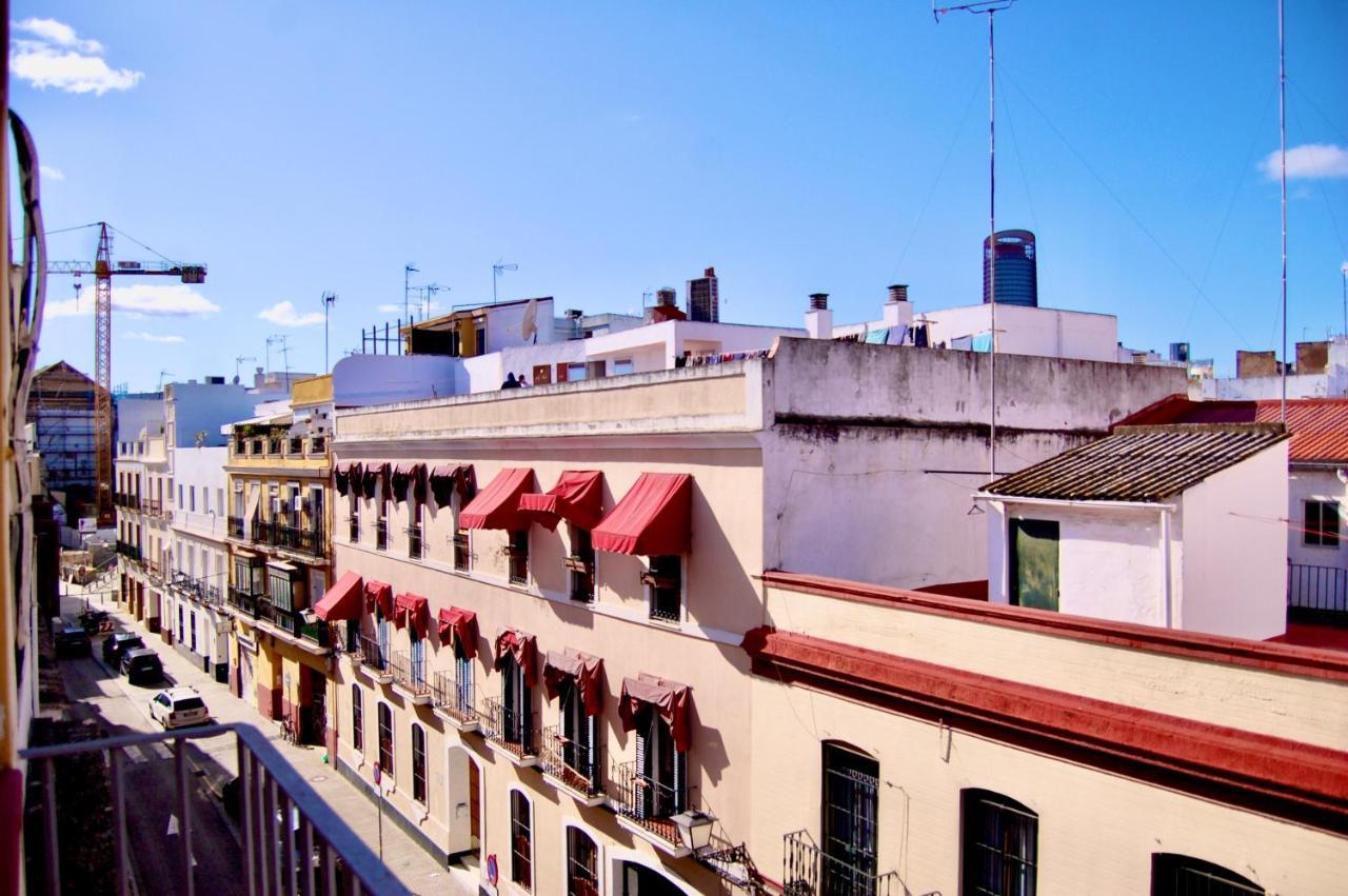 Apartamentos Puerta Real Sevilla Exteriör bild