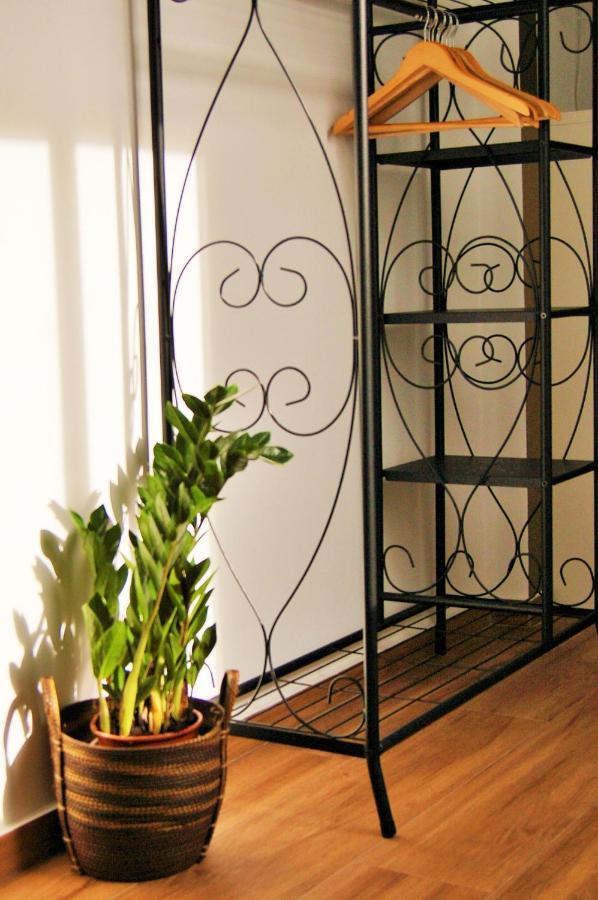 Apartamentos Puerta Real Sevilla Exteriör bild
