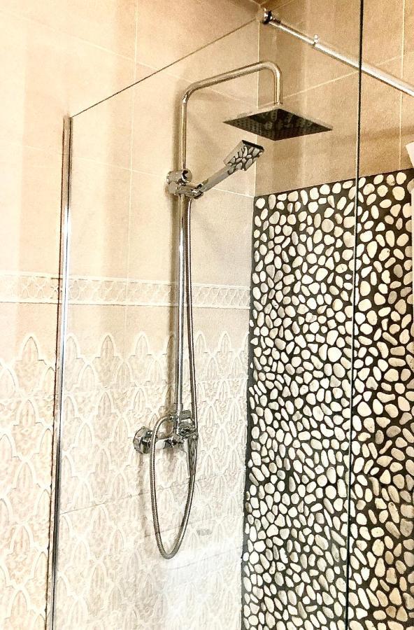 Apartamentos Puerta Real Sevilla Exteriör bild