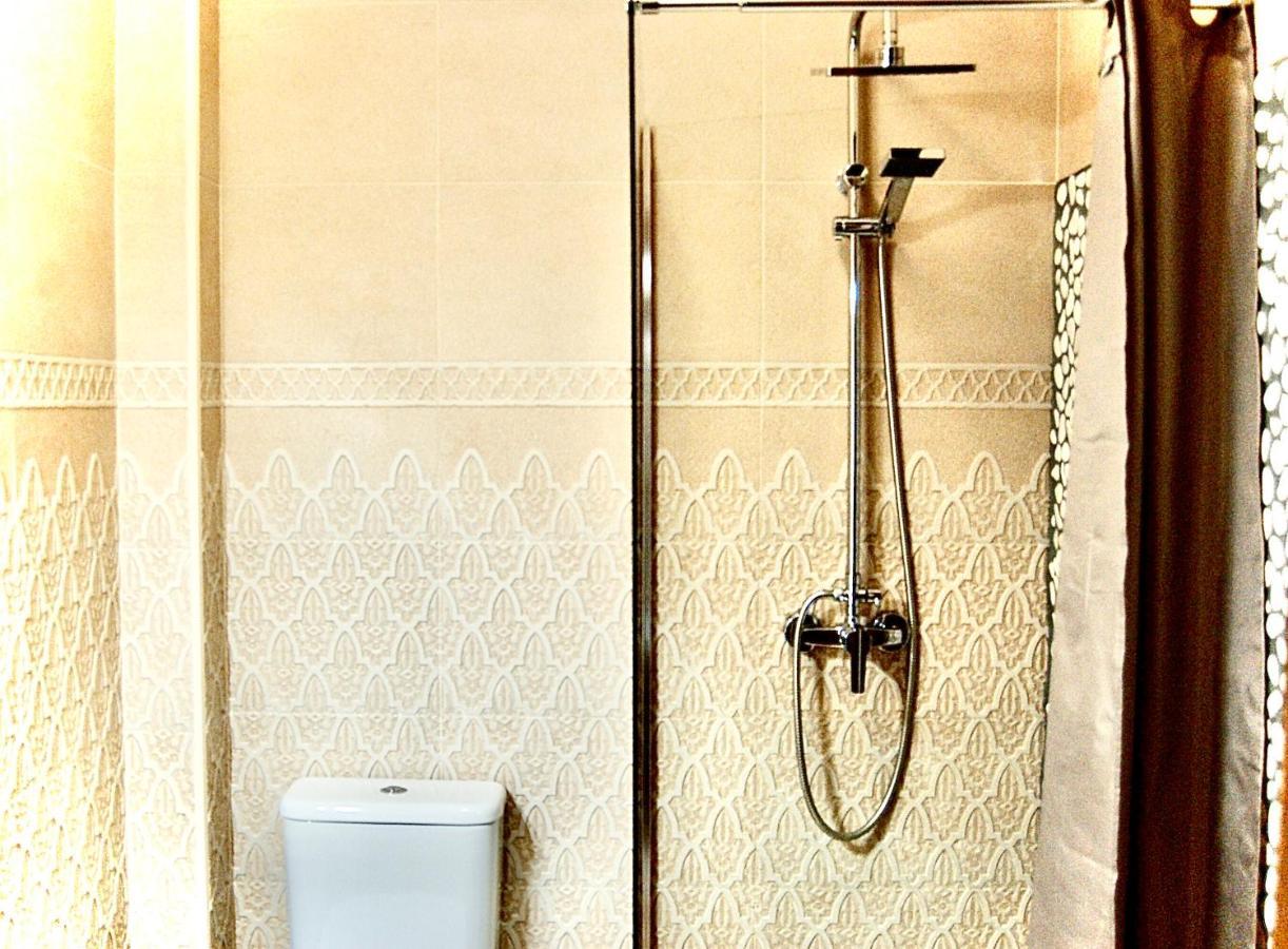 Apartamentos Puerta Real Sevilla Exteriör bild