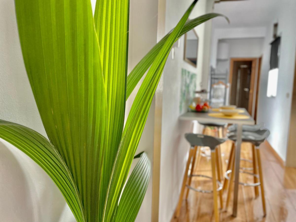 Apartamentos Puerta Real Sevilla Exteriör bild